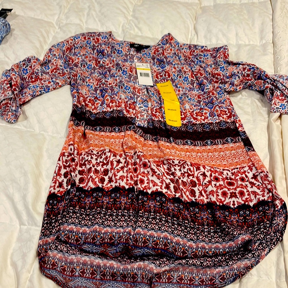 Maroon, pink and white floral 3/4 length sleeve top with cuffs
